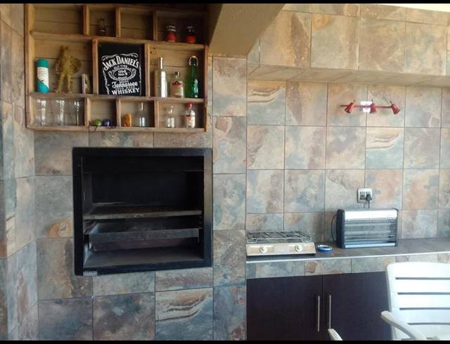 2 BEDROOM APARTMENT FOR SALE IN VANDERBIJLPARK SW 5